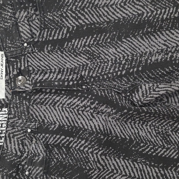 DKNY Premium Denim Jeggings in Two Tone Herringbone Design. Size 10 - Picture 3 of 8